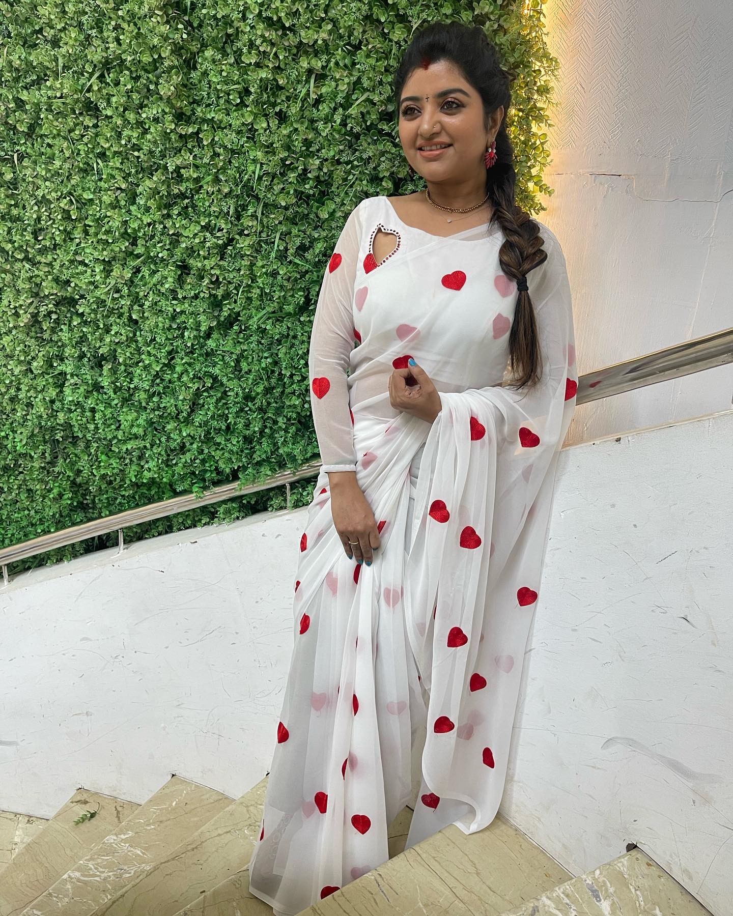 White heart Saree🤍❤️ (DB-S-007)